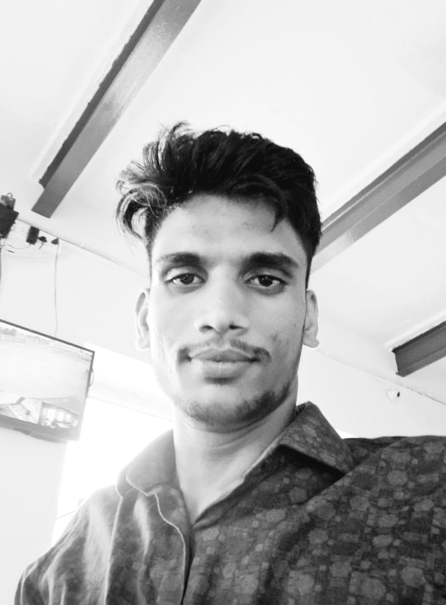 Shahid Khan, owner of MS Solar Urja Kendra in Mandrella, Jhunjhunu